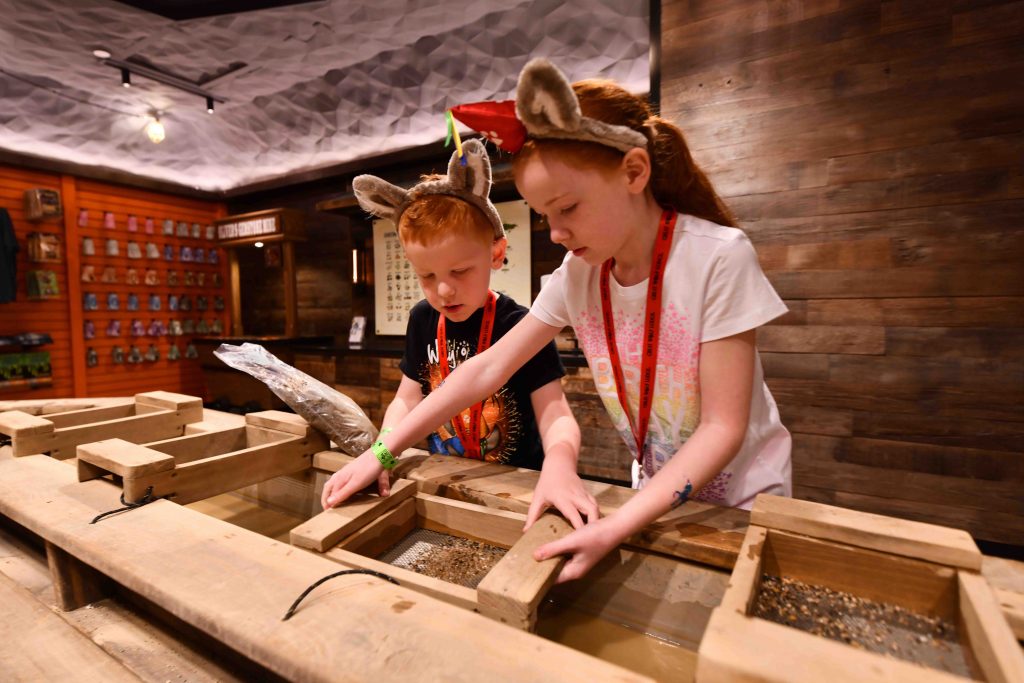 Kids panning for minerals at Oliver's Mining at Great Wolf Resorts.