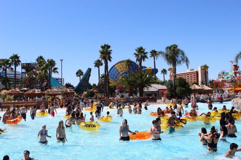 Top Indoor and Outdoor Water Parks in California: A Wet and Wild Adventure  for the Whole Family! – Travel Realizations