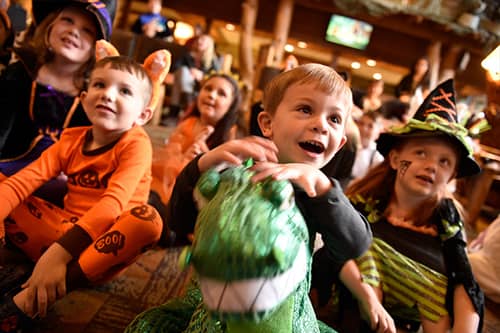 deckoutforhalloween GEPQD - Halloween Activities at Great Wolf Lodge