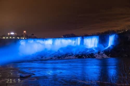 niagara falls at night