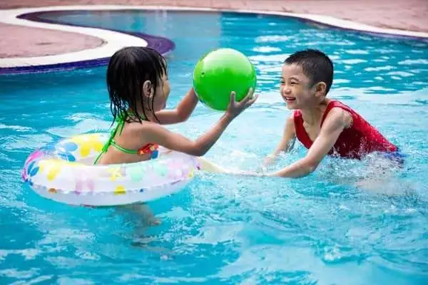 15 Best Swimming Pool Games for Kids in [y] - Great Wolf Lodge Family Fun