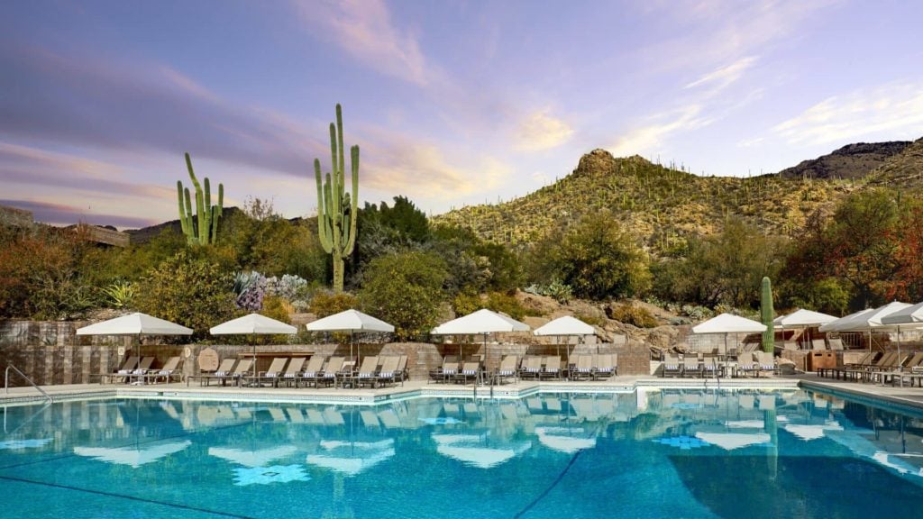 wonderful pool of Loews Ventana Canyon Resort with a relaxing view