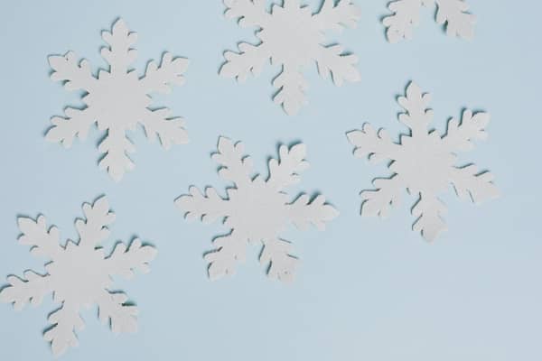Fun, Easy Snowflake Crafts for Kids!
