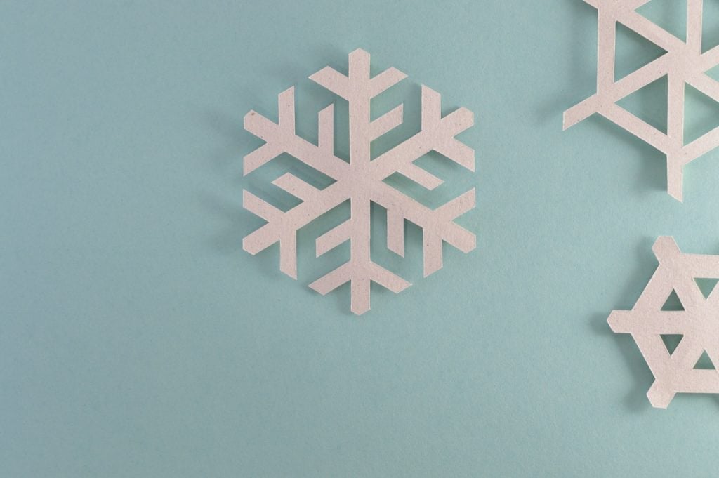 pexels miguel a padrinan 745364 1 - 5 Snowflake Craft Ideas