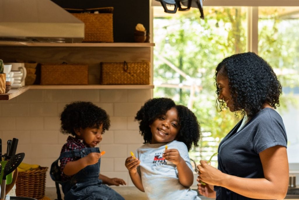 kids in the kitchen with mom