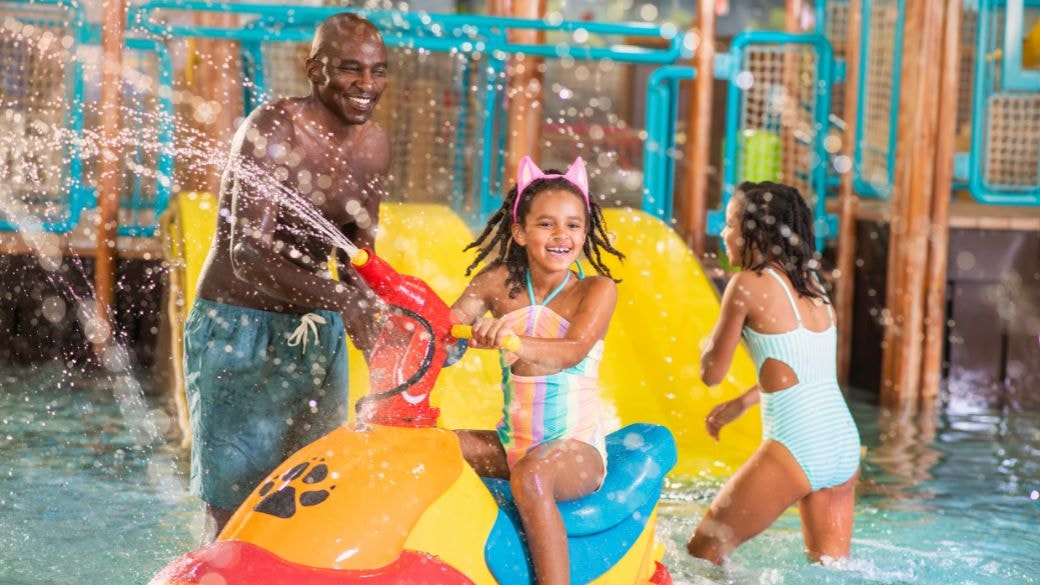 kids enjoying with water guns at the indoor water park