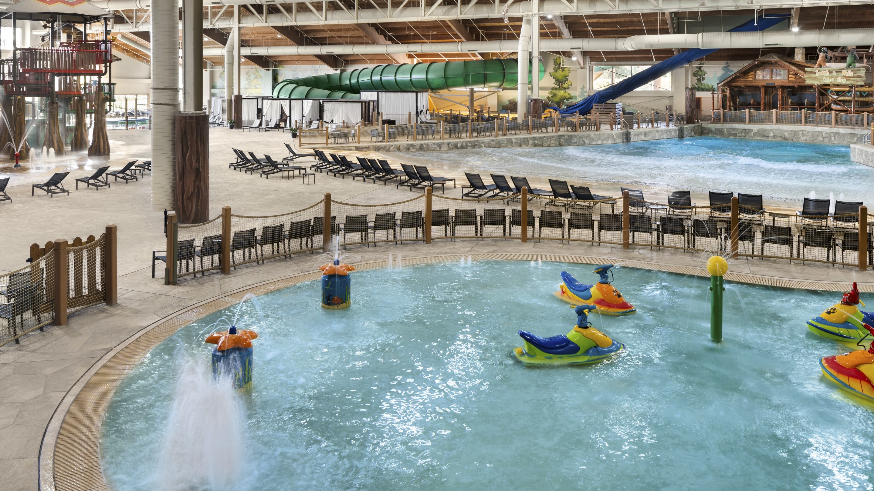 a family enjoying great wolf lodge events