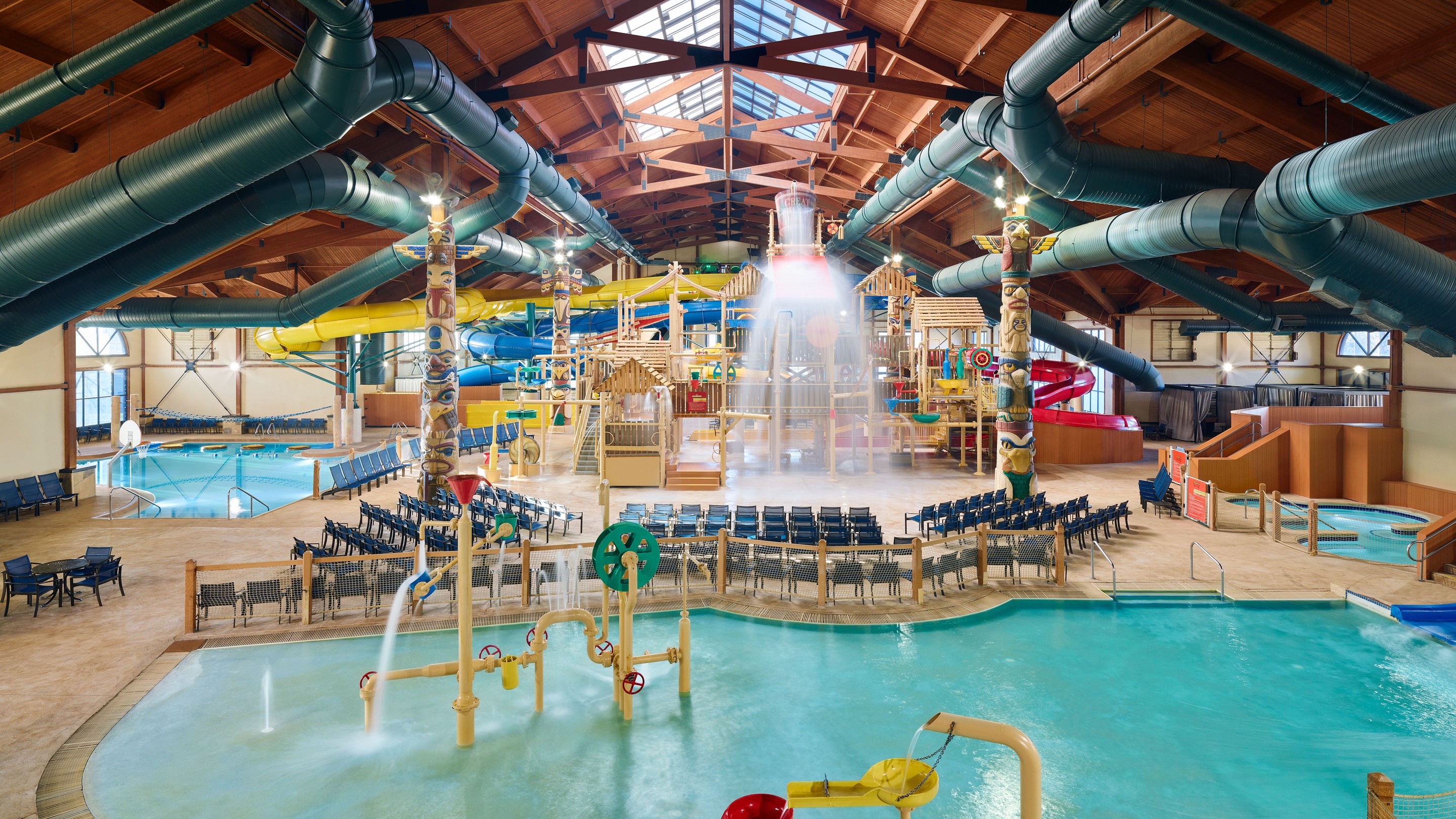 a family enjoying great wolf lodge events