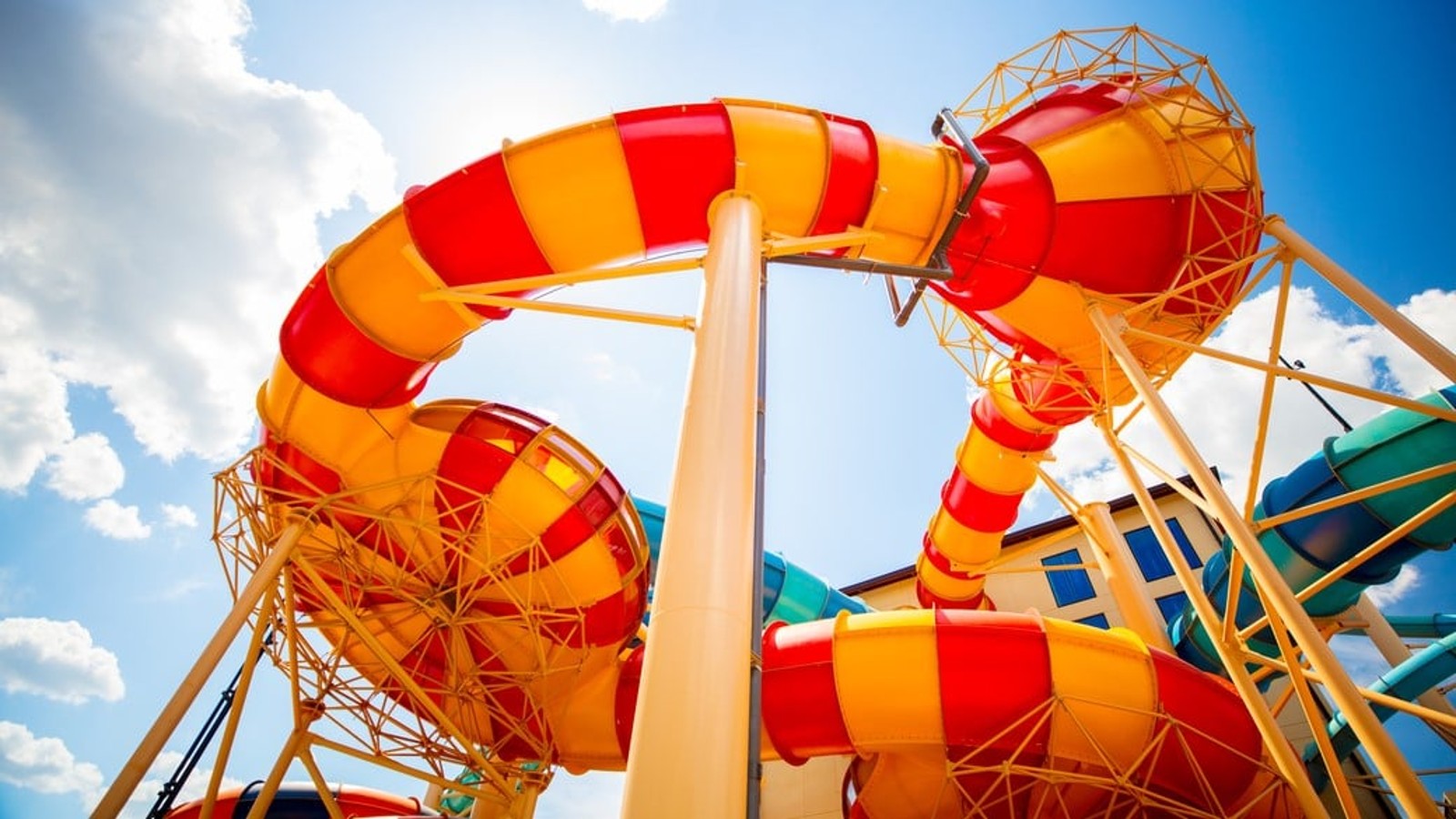 Outdoor pool at Great Wolf Lodge Arizona