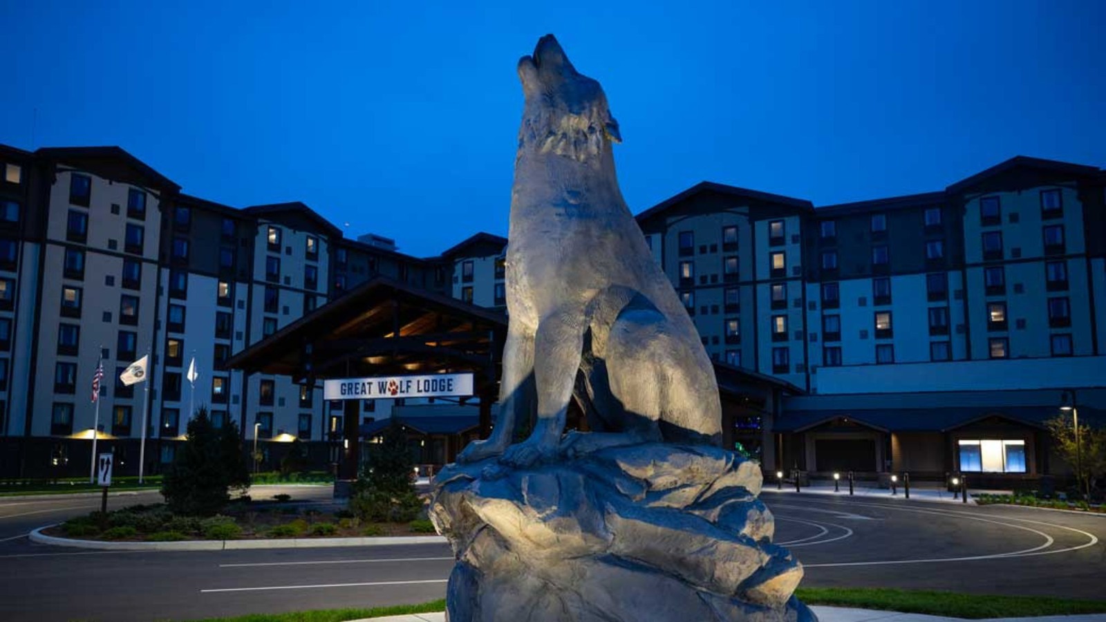 Outdoor pool at Great Wolf Lodge Arizona