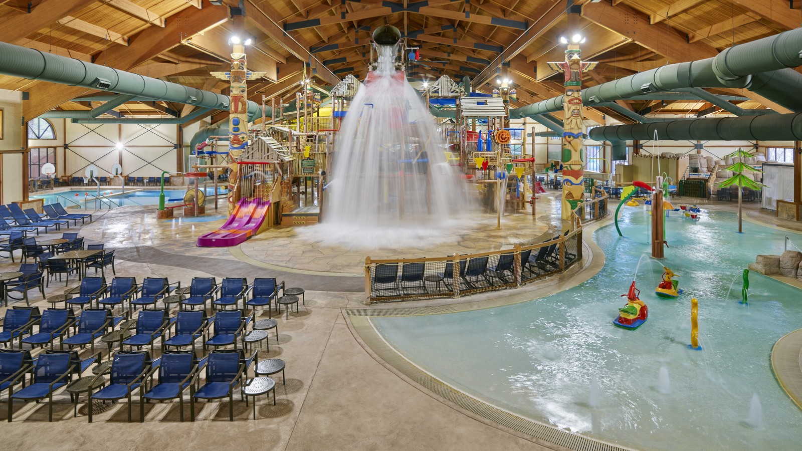 Overview of Traverse-City Great Wolf Lodge Indoor water park