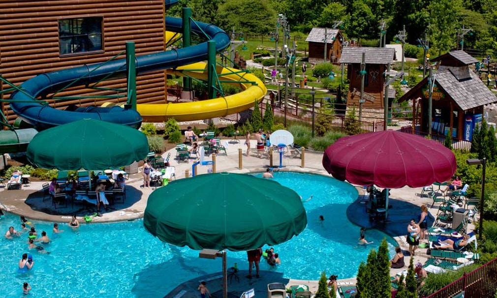 Niagara falls water park outdoor pool 