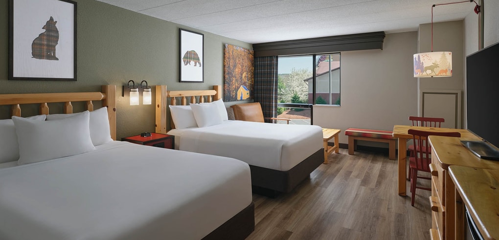 The Deluxe Queen Suite