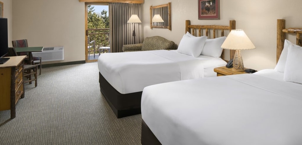 The Deluxe Queen Suite