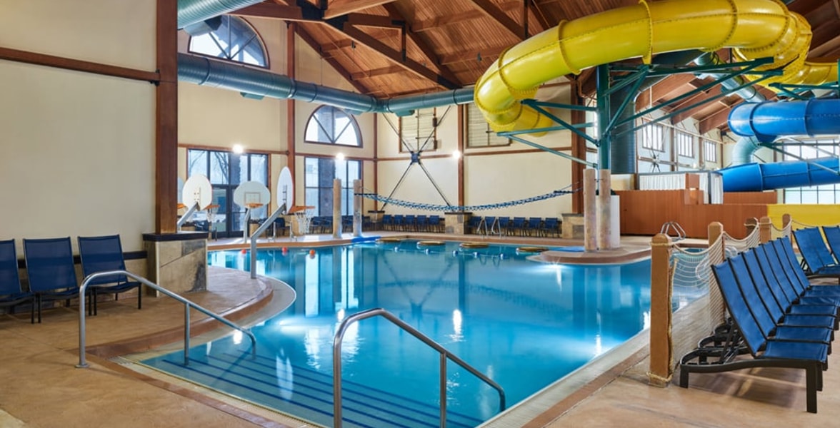 Kansas Great Wolf Lodge indoor pool overview