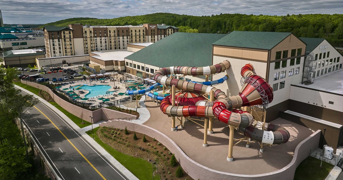 outside view of the Connecitcut water park and resort