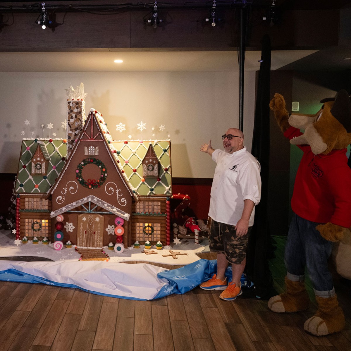 duff goldman presenting the gingerbread house maryland