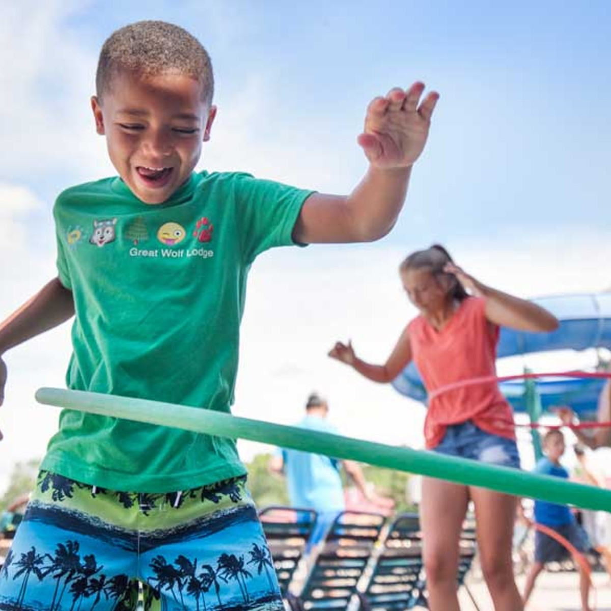 kids playing hula hoop