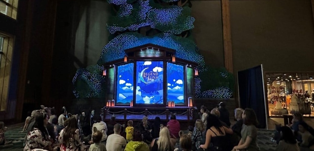 Legend of Luna lobby show at Great Wolf Lodge Grand Mound