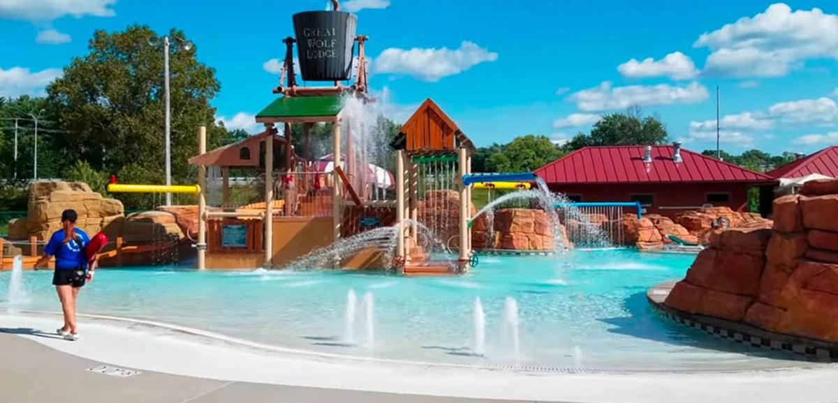 image of Half moon lake water tree fort at Wisconsin Dells