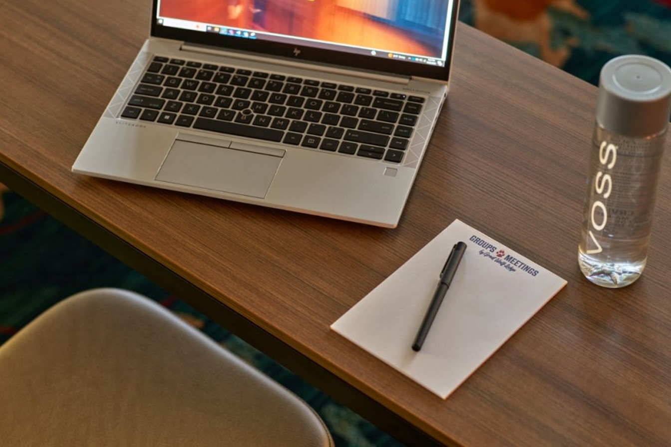 Laptop and writing pad on a table
