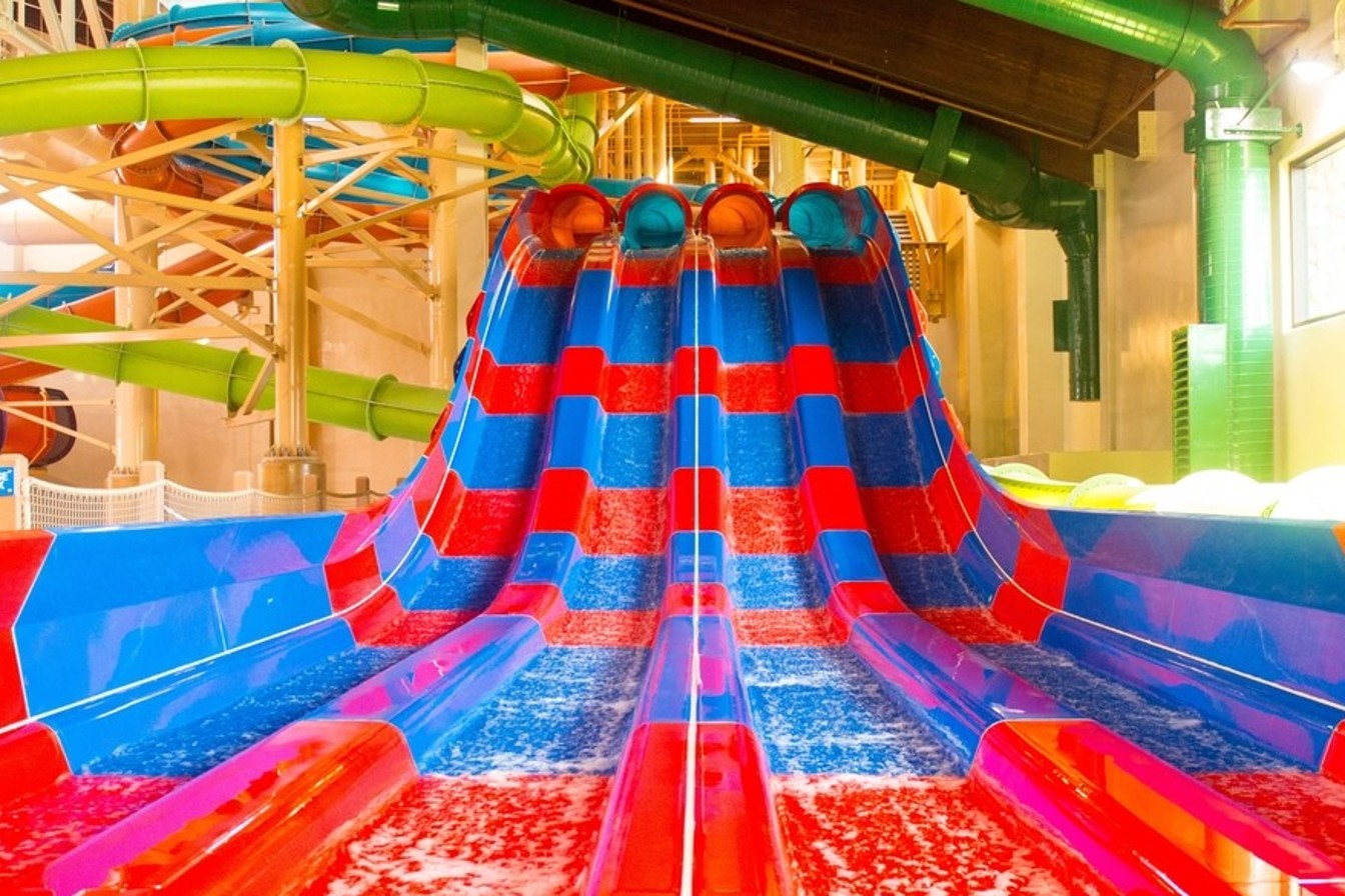 water slide image in great wolf lodge Anaheim