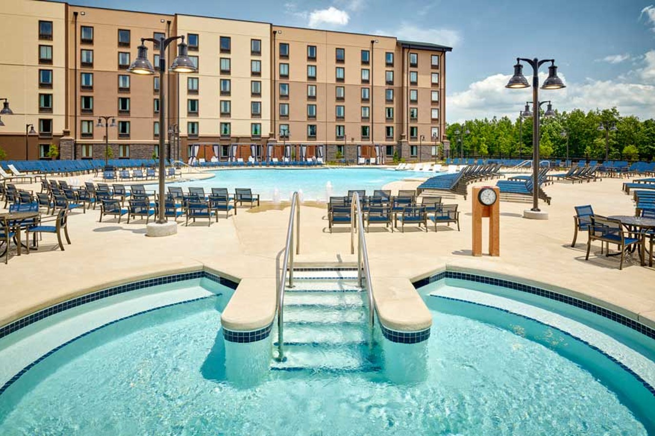 outdoor pool at the waterpark in maryland