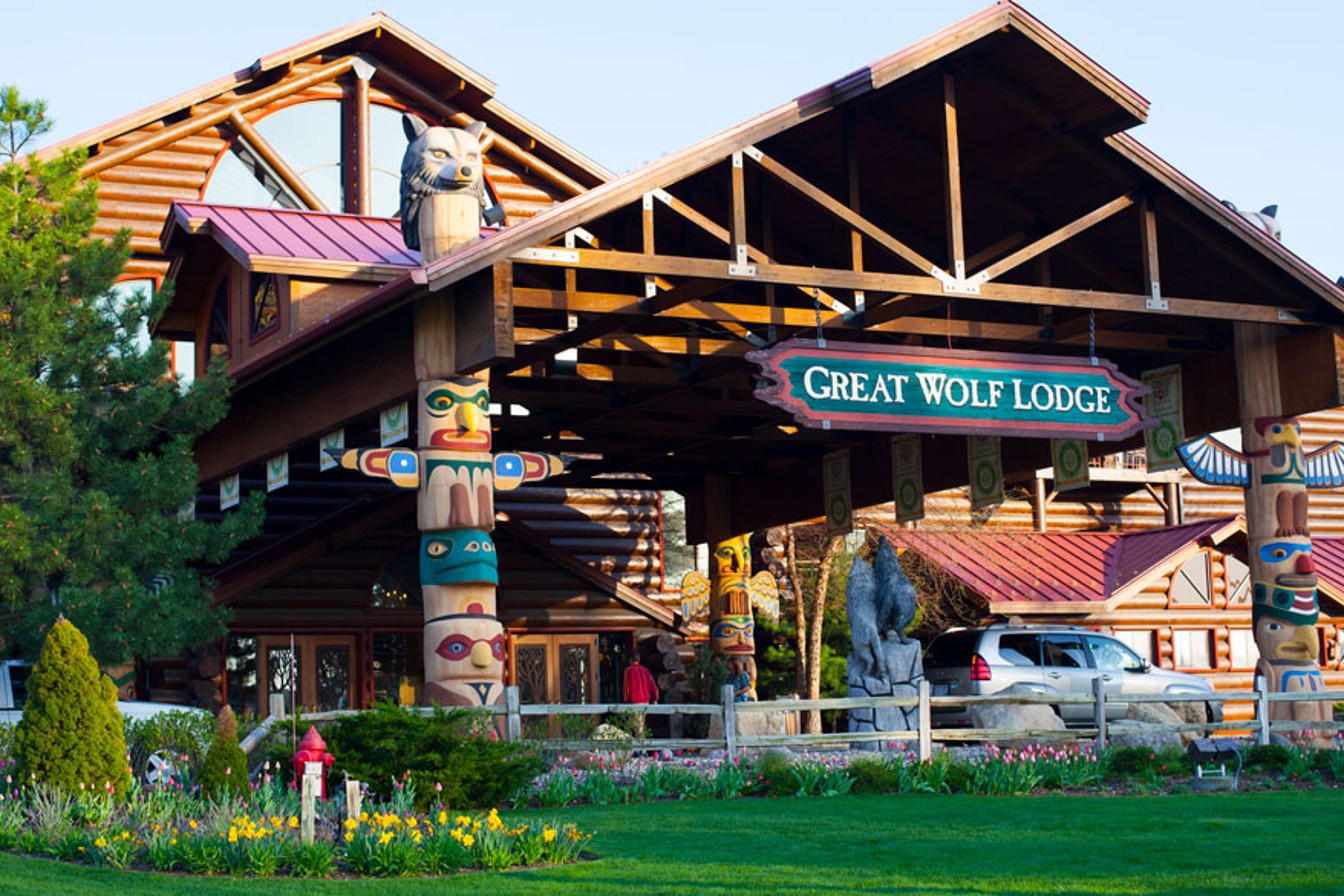 exterior of the lodge in wisconsin dells