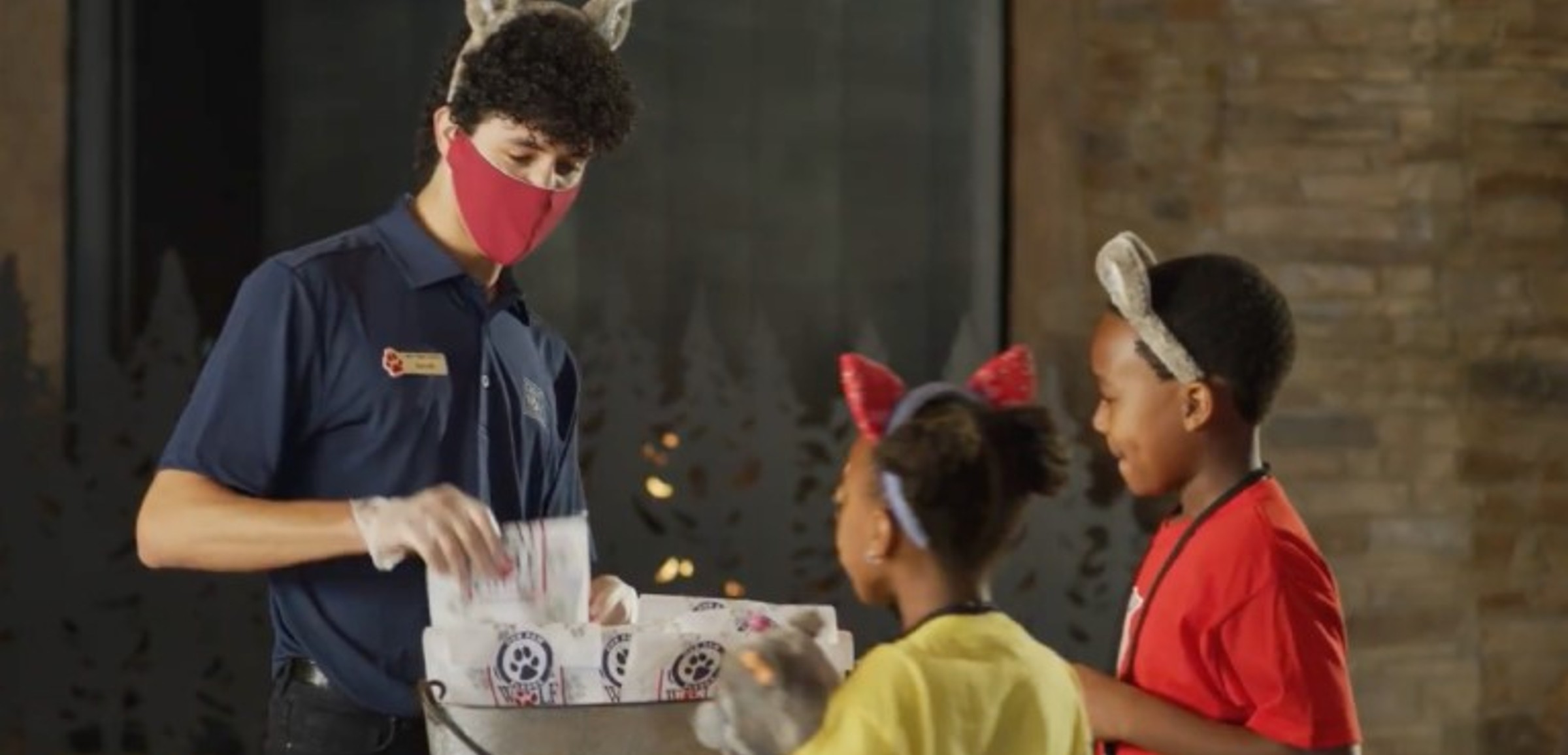 Children taking part in the crafts give away acticty at the great wolf lodge indoor water park.