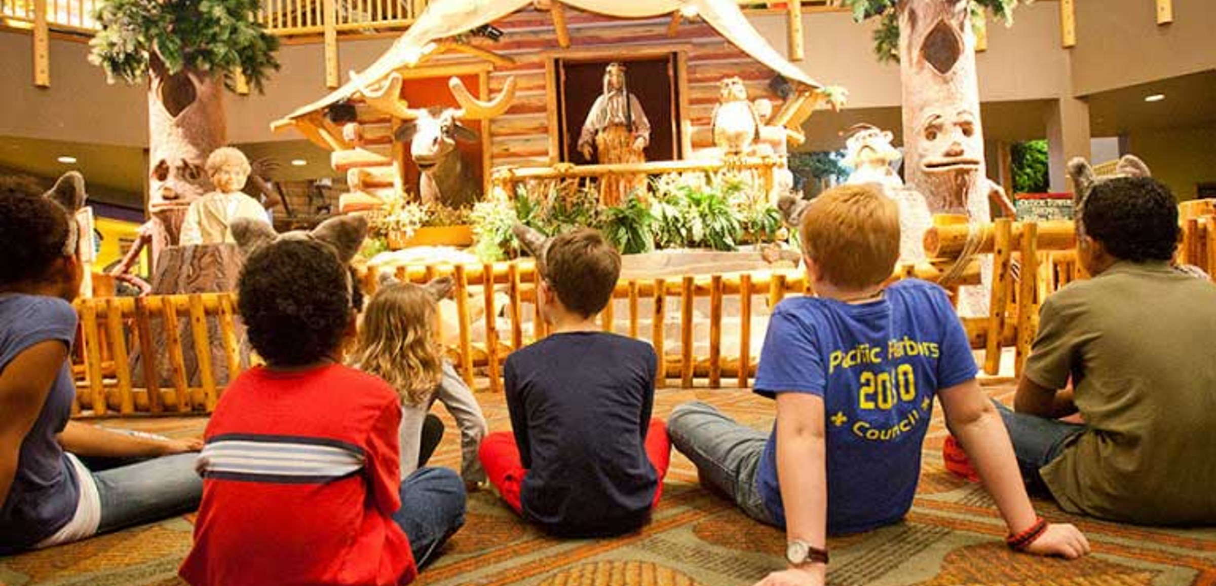 Kids watching The Great Clock Tower Show at Great Wolf Lodge indoor water park and resorts.