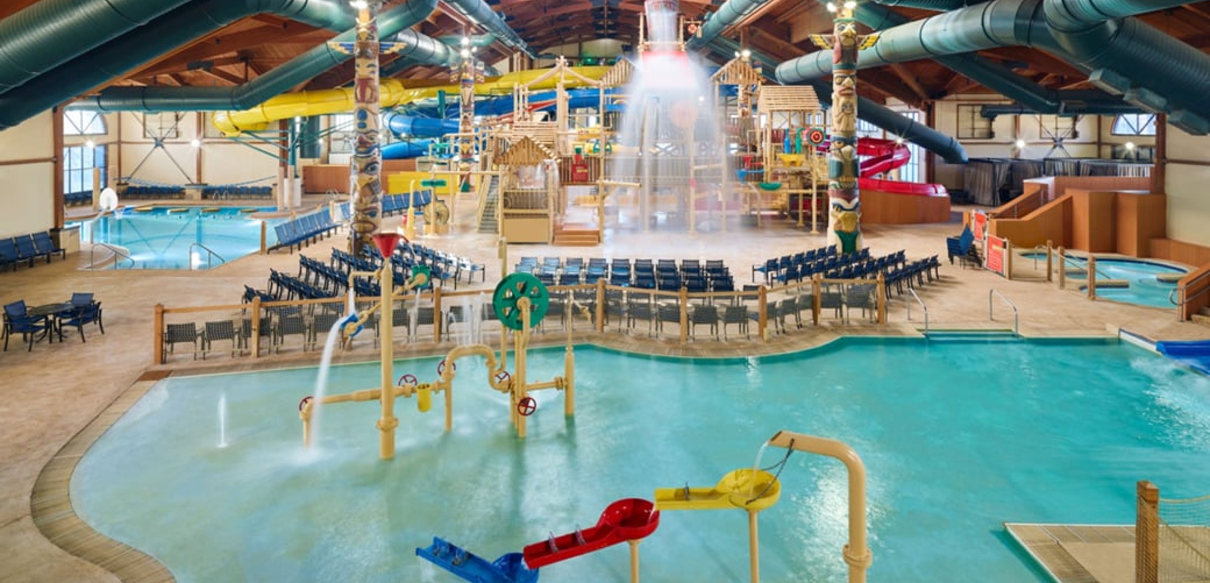 Little girl enjoying cub paw pool