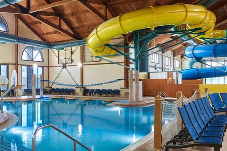 Kansas Great Wolf Lodge indoor pool overview