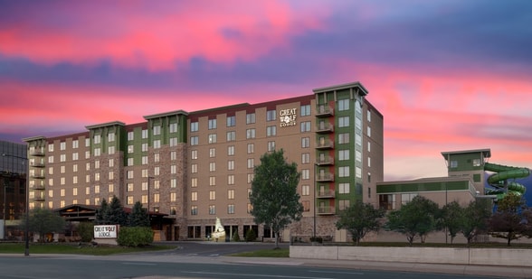 evening view of waterpark resort in minnesota