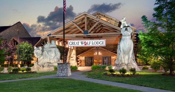 exterior view of williamsburg waterprak resort