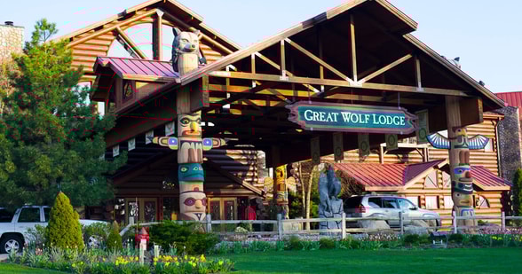 exterior of the lodge in wisconsin dells