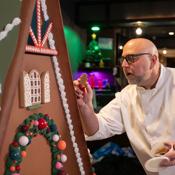 duff goldman decorating gingerbread house maryland