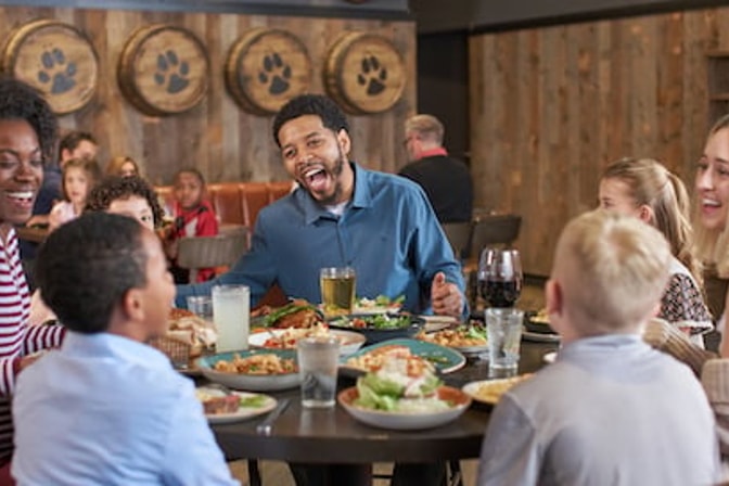 A family enjoys lunch together at a Great Wolf Lodge.