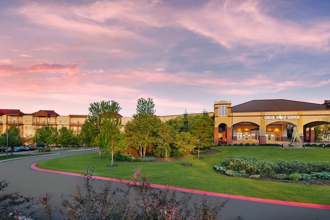 front image of waterpark in Chicago Illinois