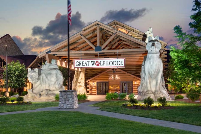 exterior view of williamsburg waterprak resort