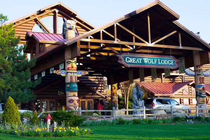 exterior of the lodge in wisconsin dells