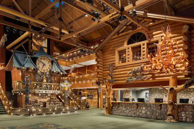 lobby area in wisconsin dells resort