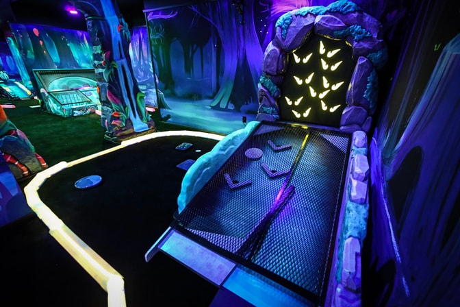 Black Light mini Golf