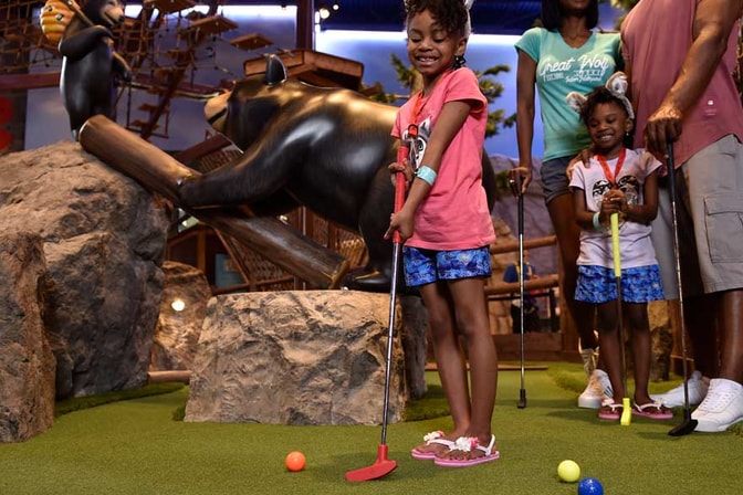 girl playing mini golf