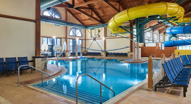 Kansas Great Wolf Lodge indoor pool overview