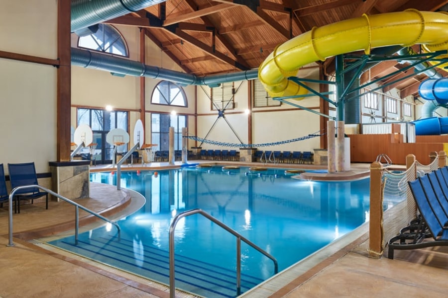 Kansas Great Wolf Lodge indoor pool overview