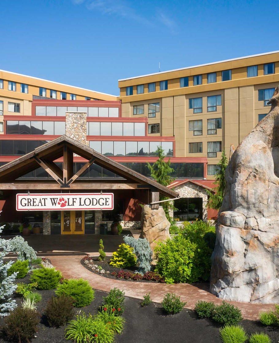 exterior view of new england waterpark resort