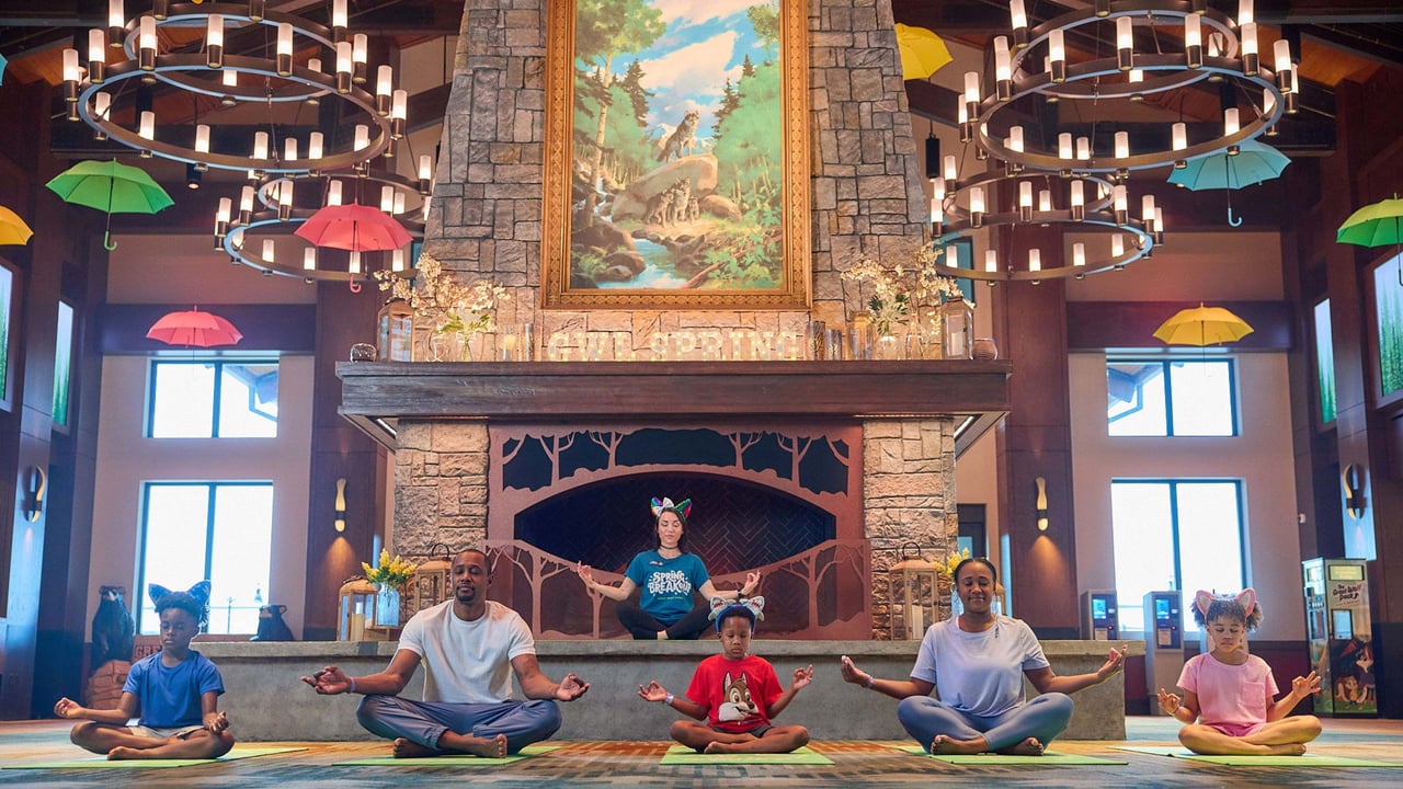 Family enjoying yoga at Great Wolf Lodge