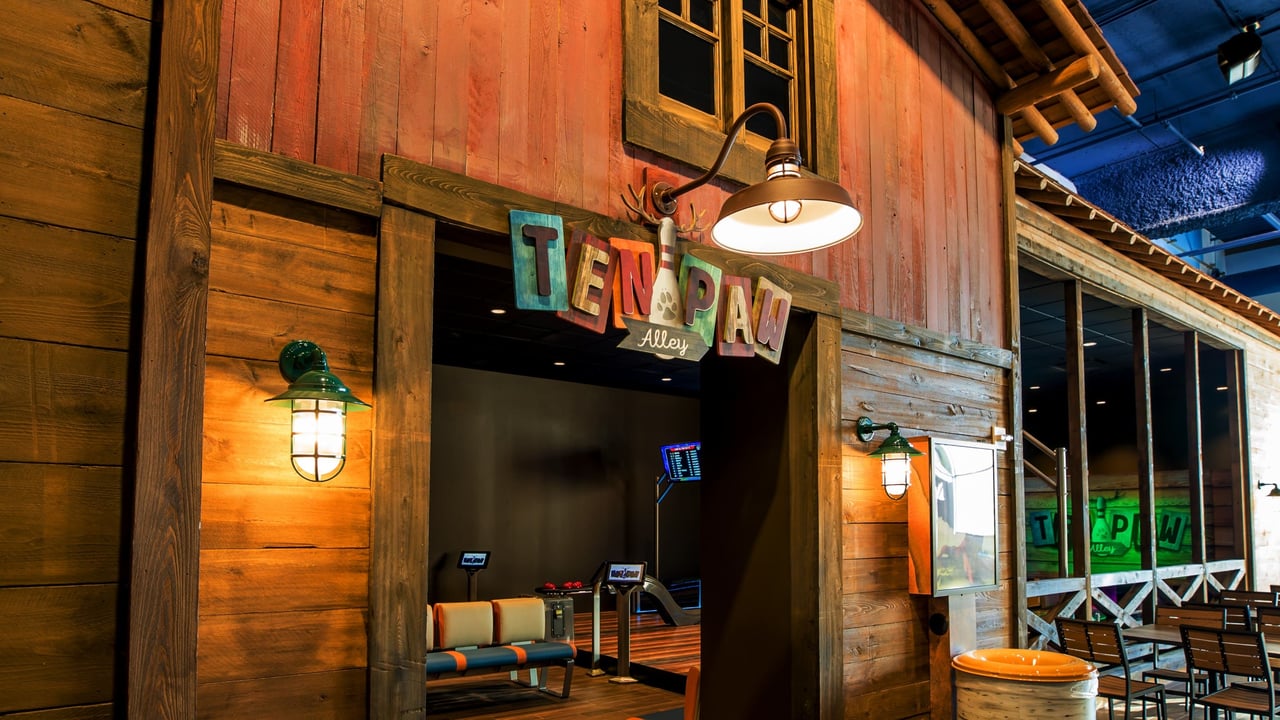 Entrance to the Ten Paw Alley