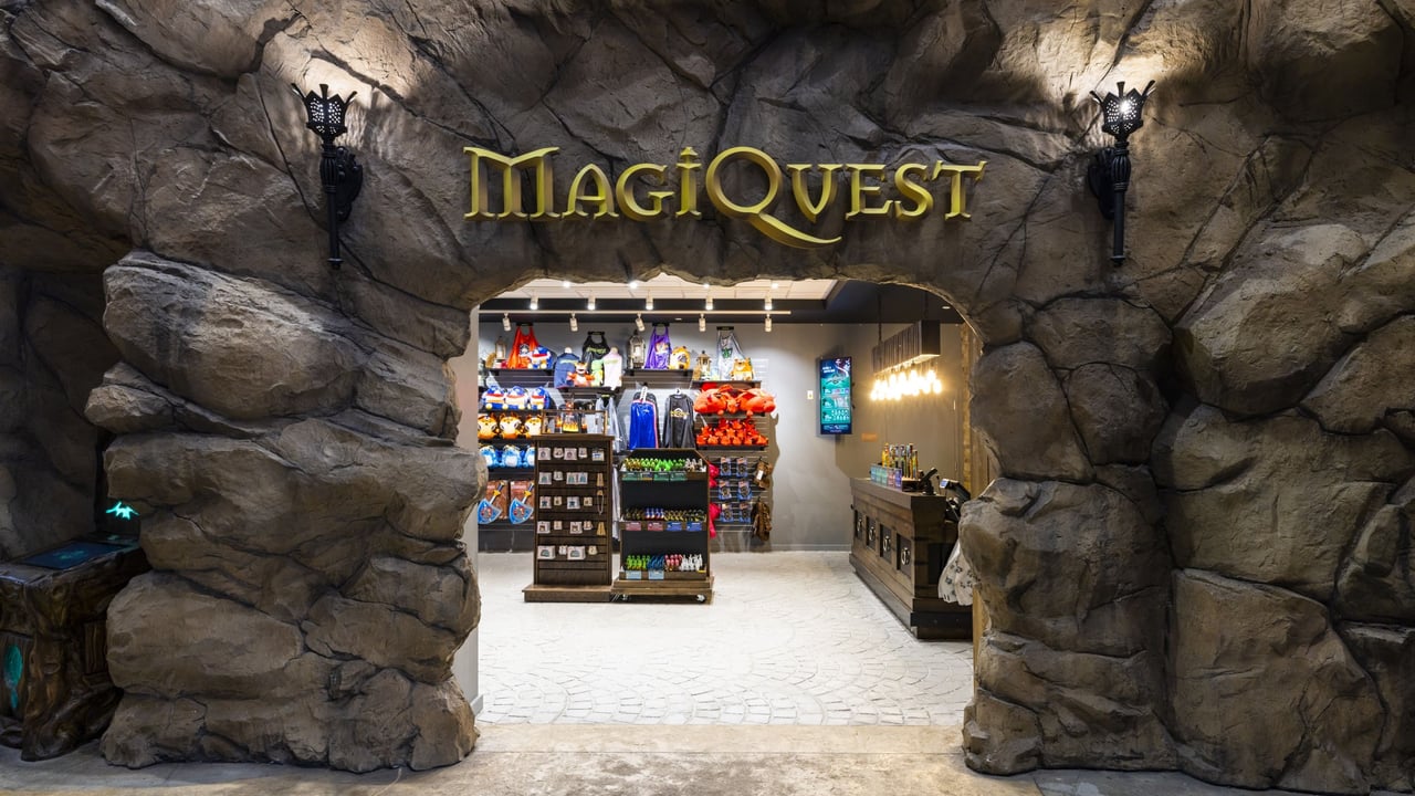 The exterior of the MagiQuest gift shop.