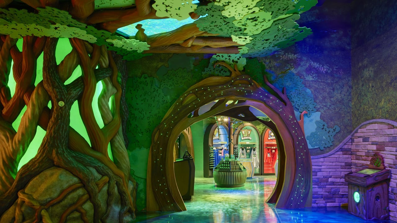 View of the Magiquest lobby from outside